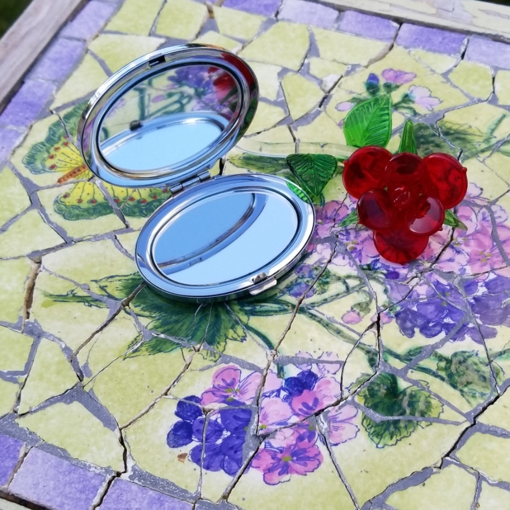 Vintage Style Compact Double Sided Mirror - Picture 3 of 8